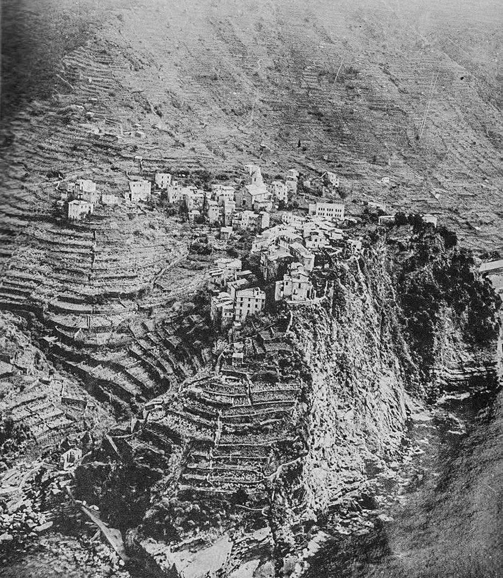 Corniglia in the 1950s - the Roman terraces are clearly visible along the cliff face, testimony to 1,700 years of agricultural history
